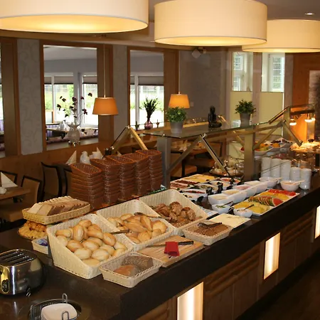 Hudewald & 3* Иккериц