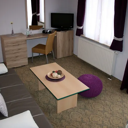 Hudewald & Иккериц