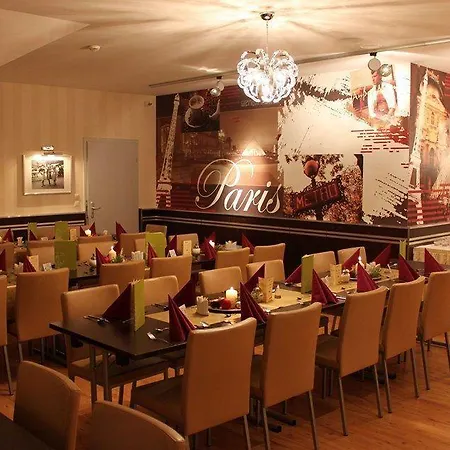 Hudewald & Отель Иккериц