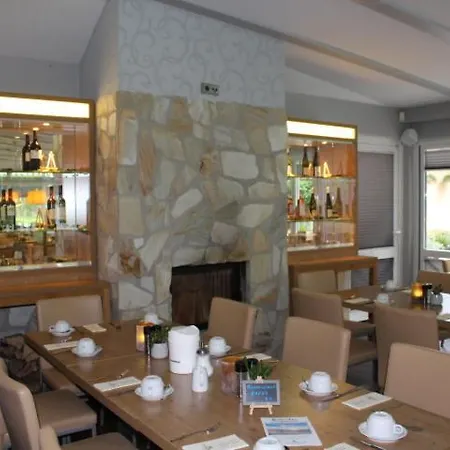 Hudewald & Отель